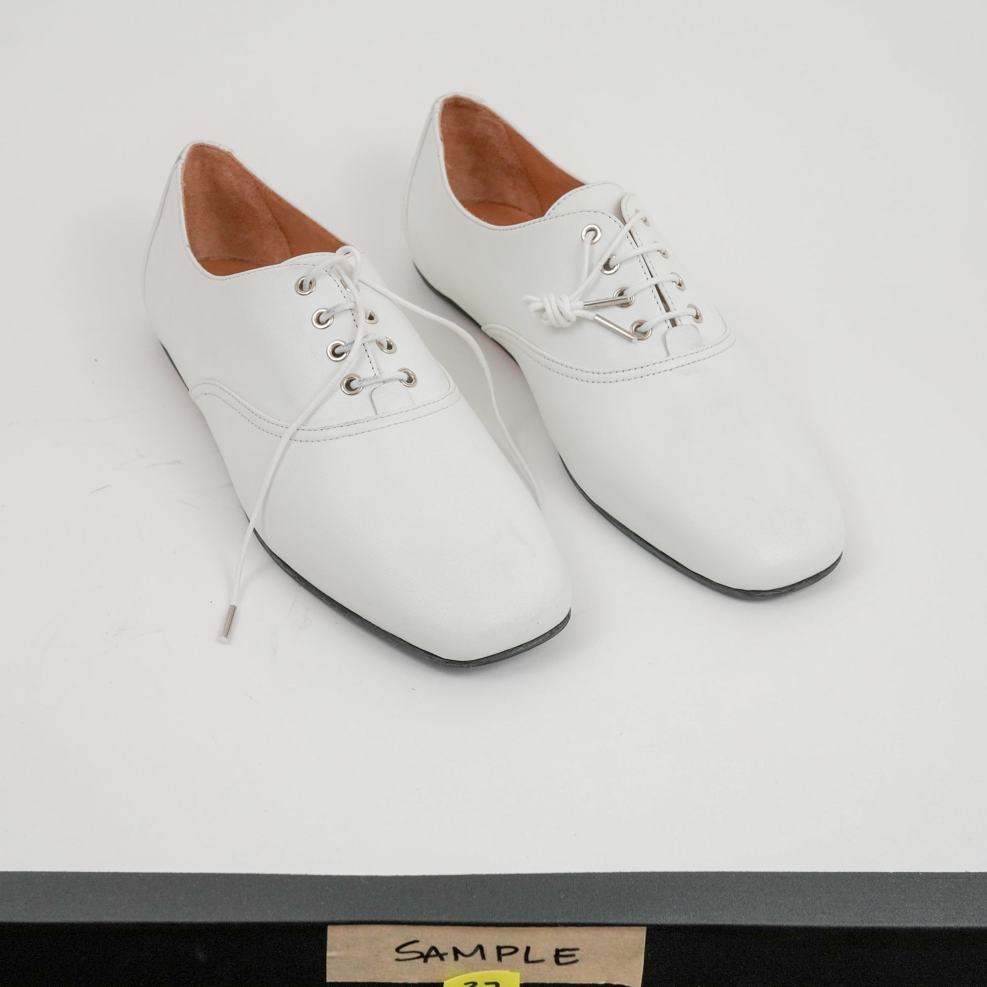 Sway Oxford Ivory Sample Size 37