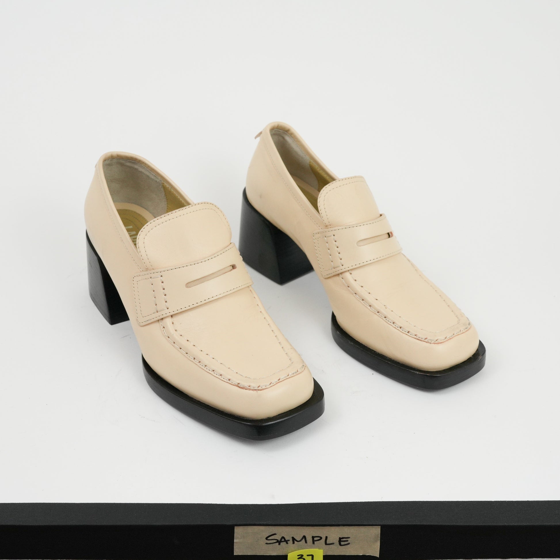 Kitty Loafer Cream Sample Size 37