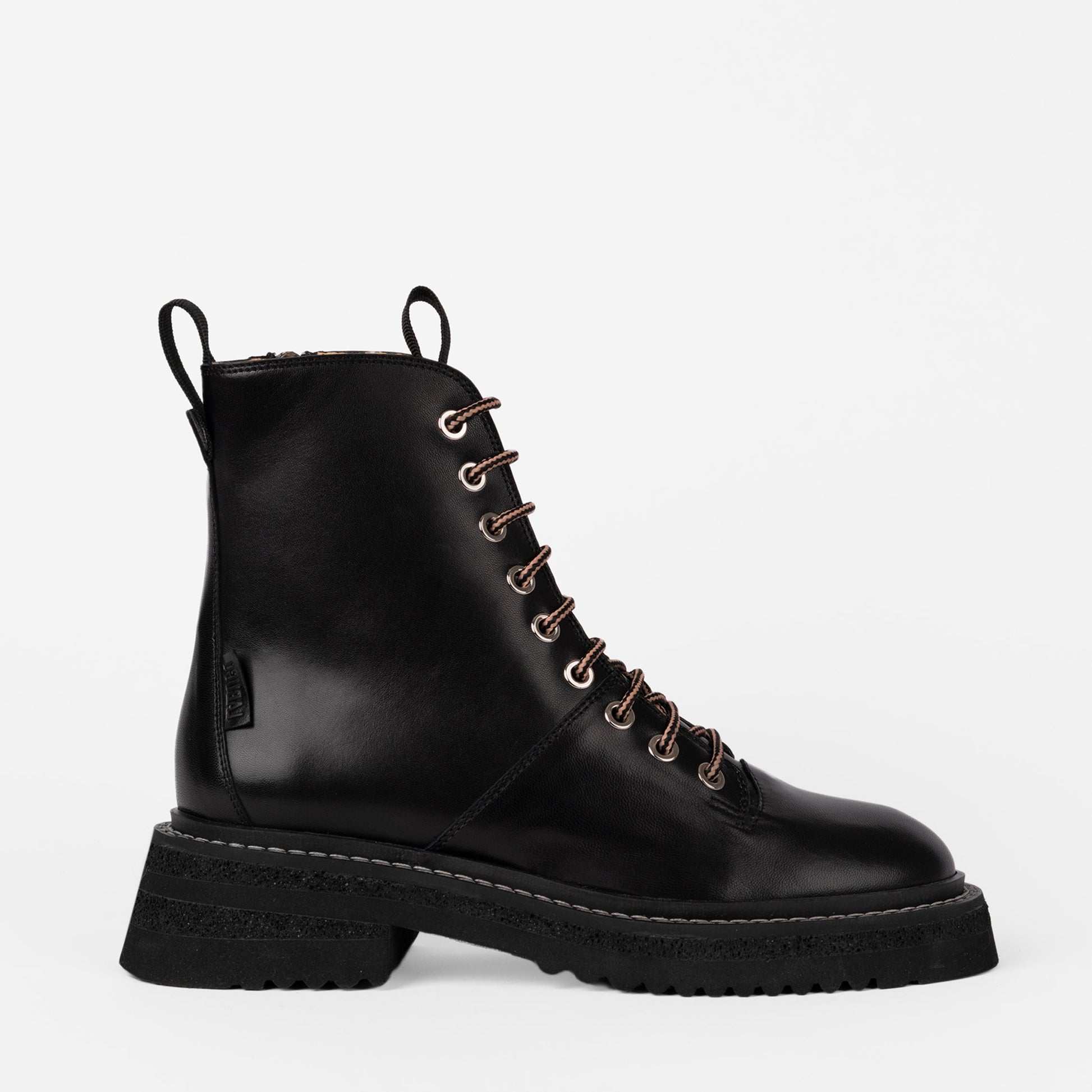 Labucq Tankie Black | Side View Hiking Laces