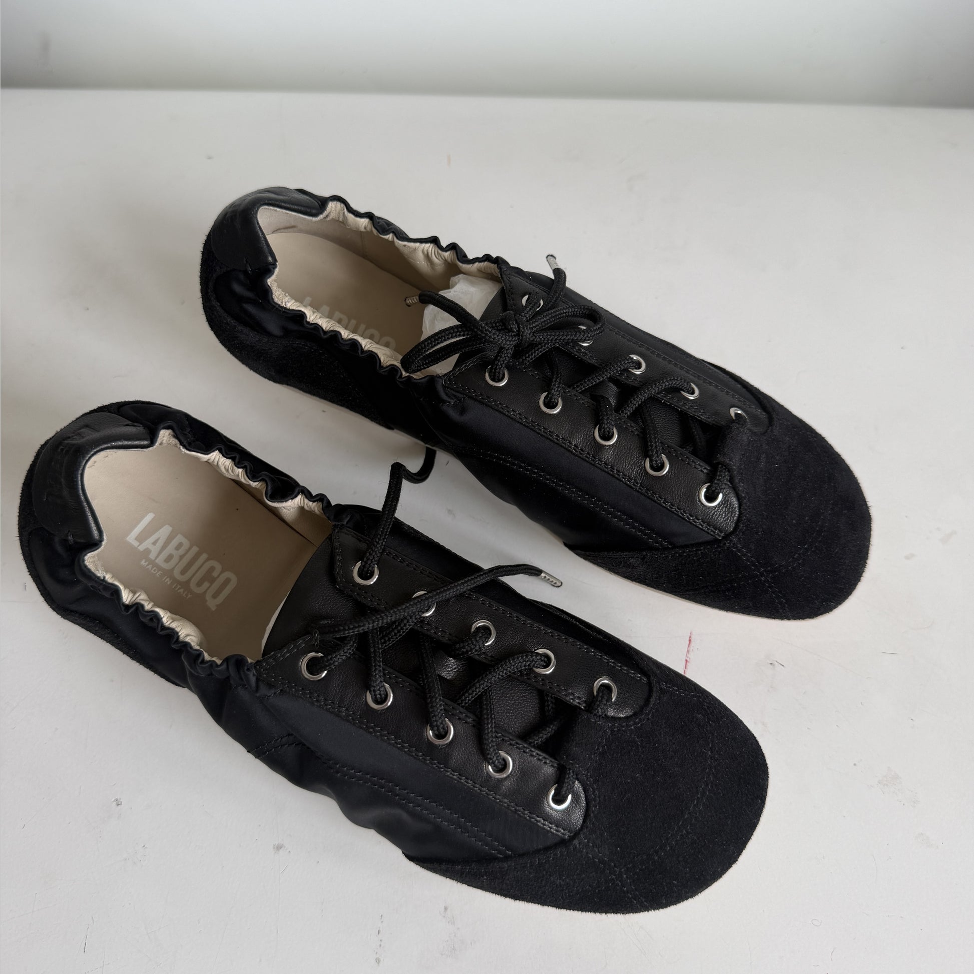 Soft Runner Black Satin Leather Sample Size 37