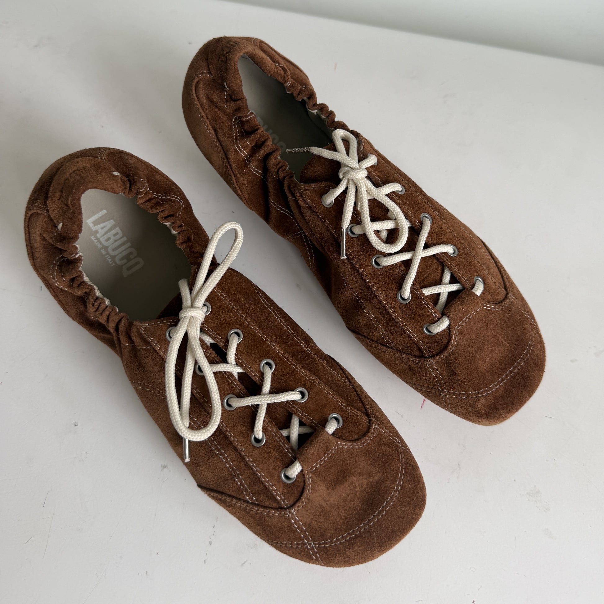 Soft Runner Tan Suede Size 40 - Like New