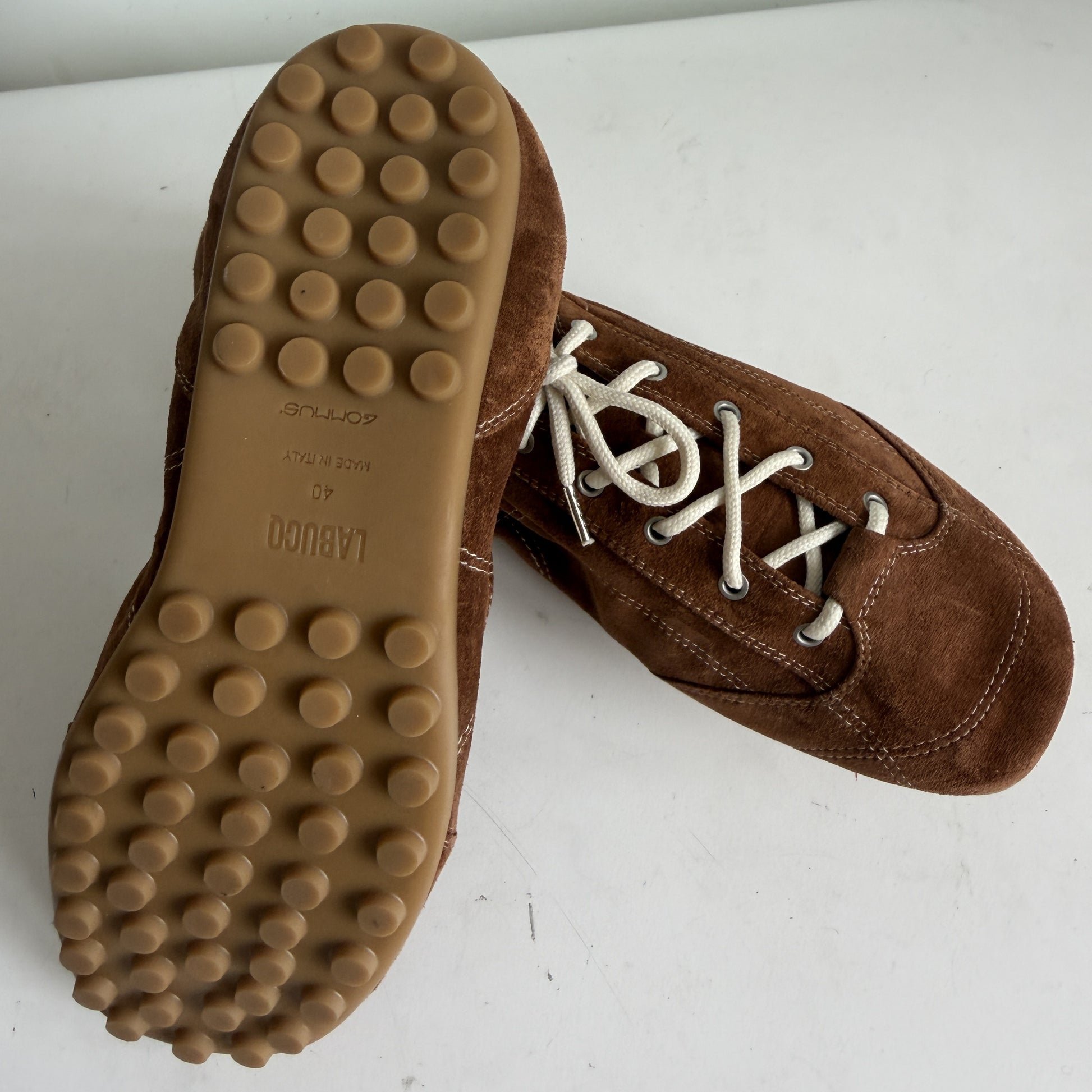 Soft Runner Tan Suede Size 40 - Like New