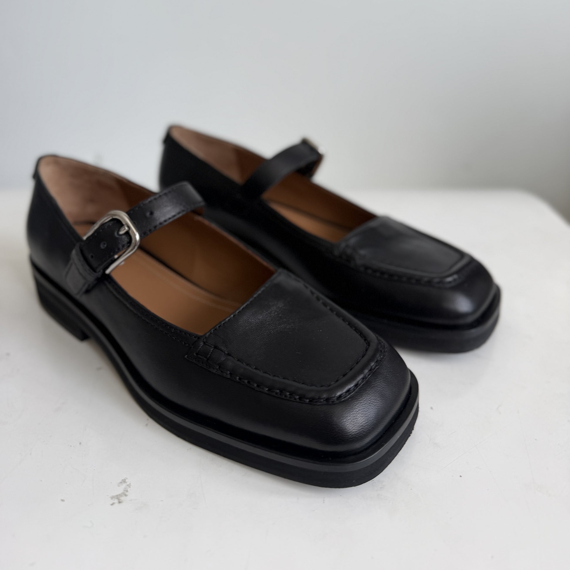 Norman Maryjane Black Sample Size 37