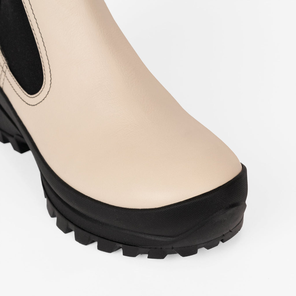 Labucq Suba Chelsea Boot in Cream. Toe View.