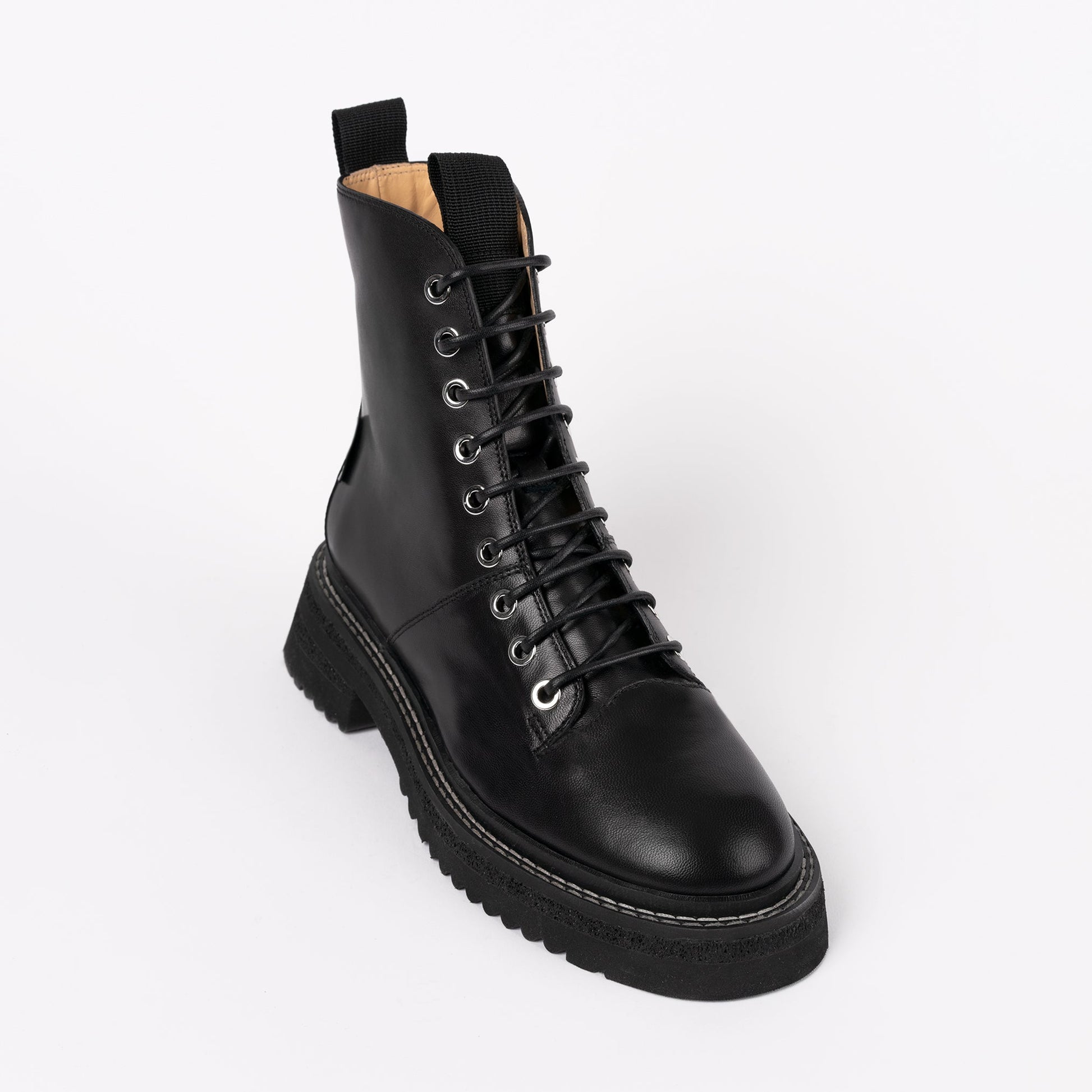 Labucq Tankie Black | 3/4 View