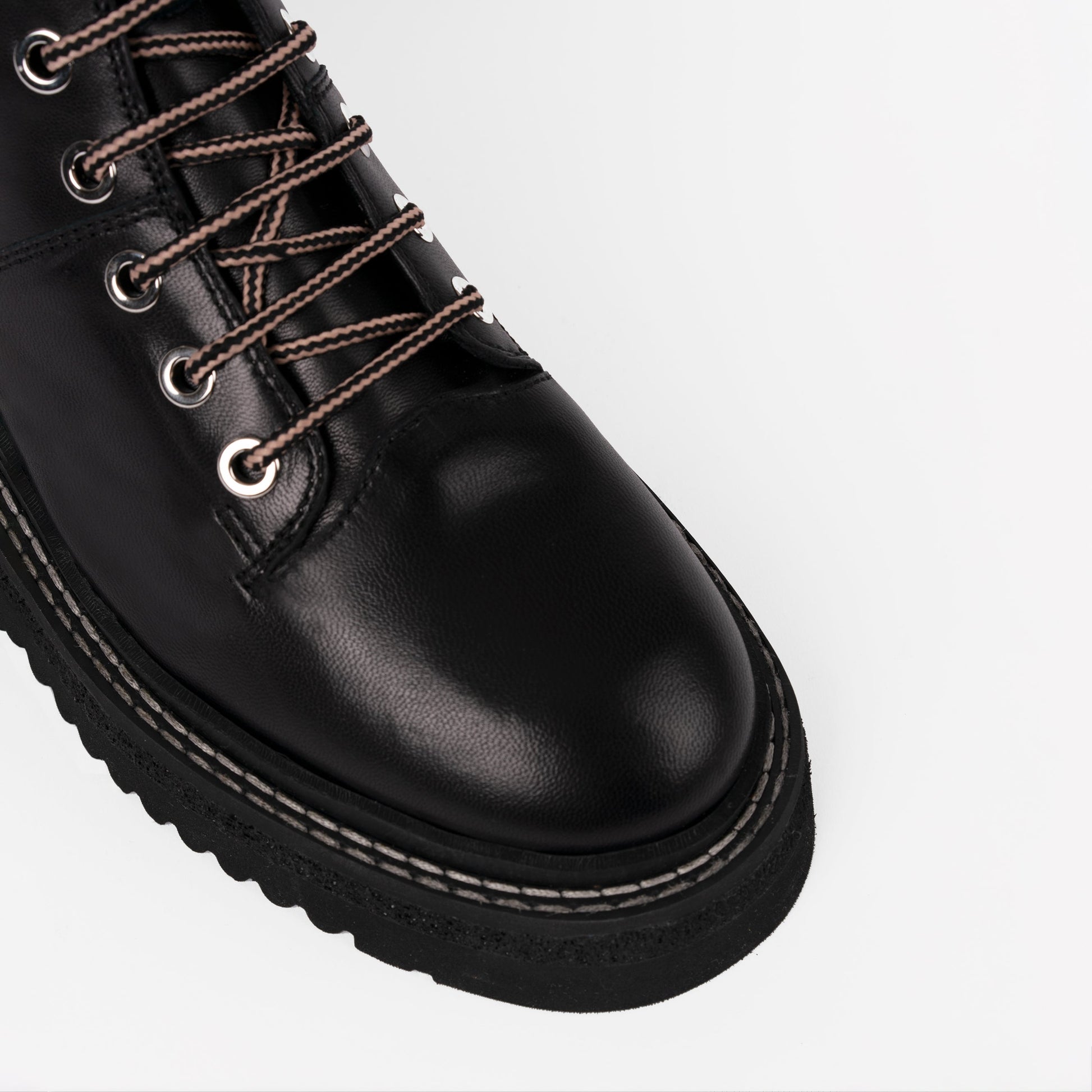 Labucq Tankie Black | Detail View